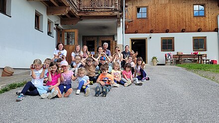 Zum Abschlussfoto noch 1 Glas Honig